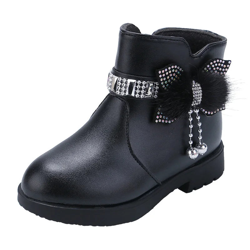 Botas de Invierno para niñas: Elegantes botas de invierno diseñadas para mantener a las niñas cómodas, abrigadas y con estilo.