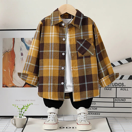 Un elegante y moderno atuendo para tu pequeño