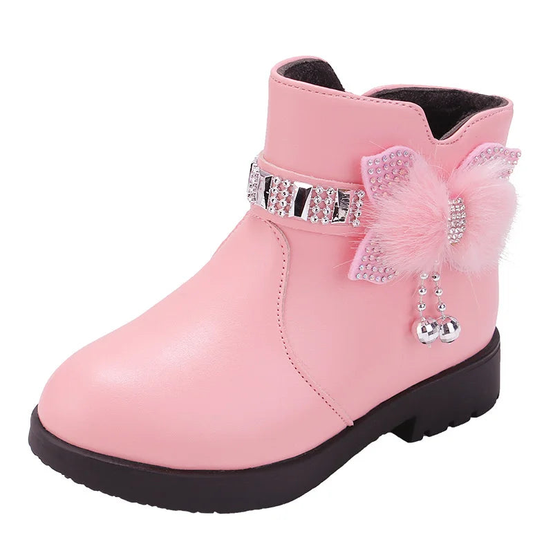 Botas de Invierno para niñas: Elegantes botas de invierno diseñadas para mantener a las niñas cómodas, abrigadas  y con estilo.