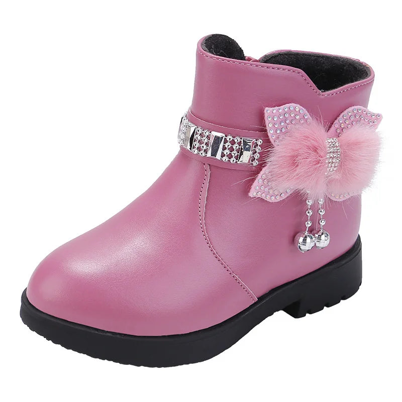 Botas de Invierno para niñas: Elegantes botas de invierno diseñadas para mantener a las niñas cómodas, abrigadas  y con estilo.